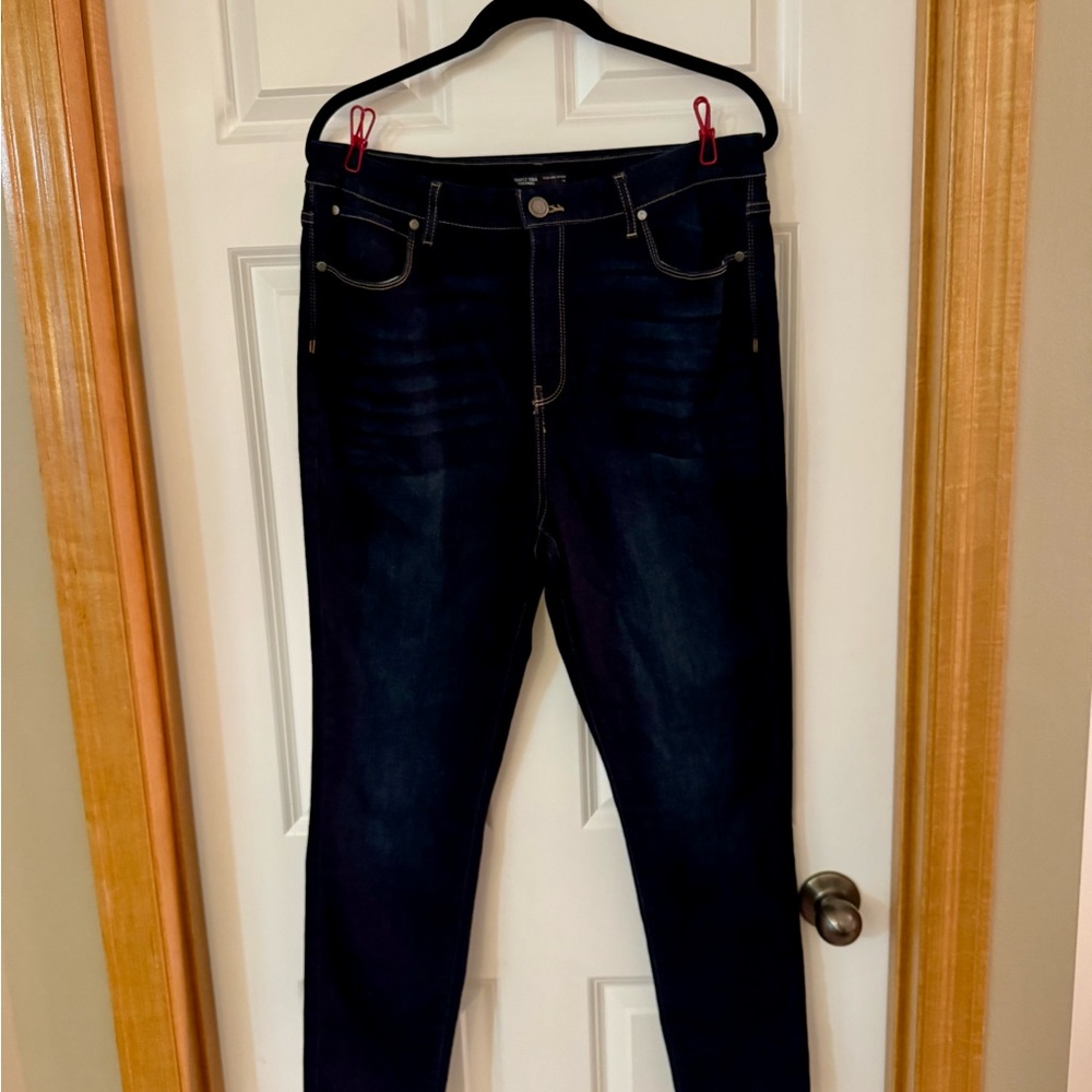 Vera Wang - High Rise Skinny Jeans